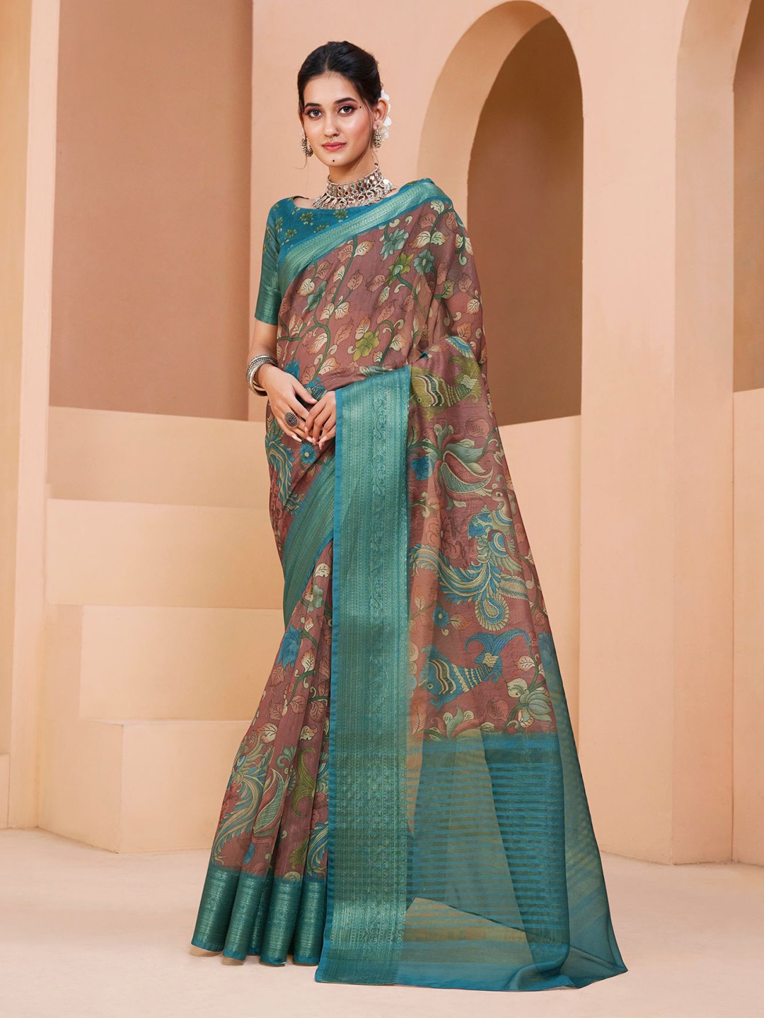 

Dori Ethnic Motifs Printed Zari Detailed Saree, Brown