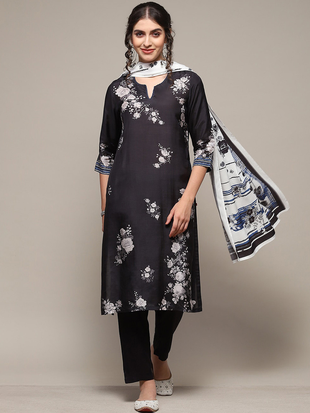 

Biba Women Floral Printed Round Neck Kurta with Trousers & Dupatta, Black