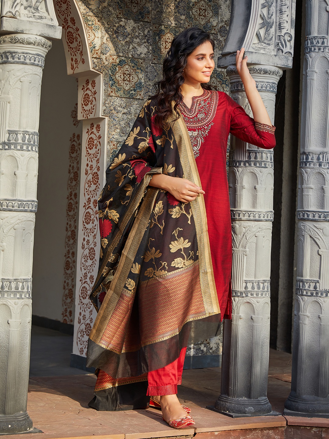 

Biba Ethnic Motifs Yoke Design Regular Thread Work Kurta & Trousers With Dupatta, Maroon