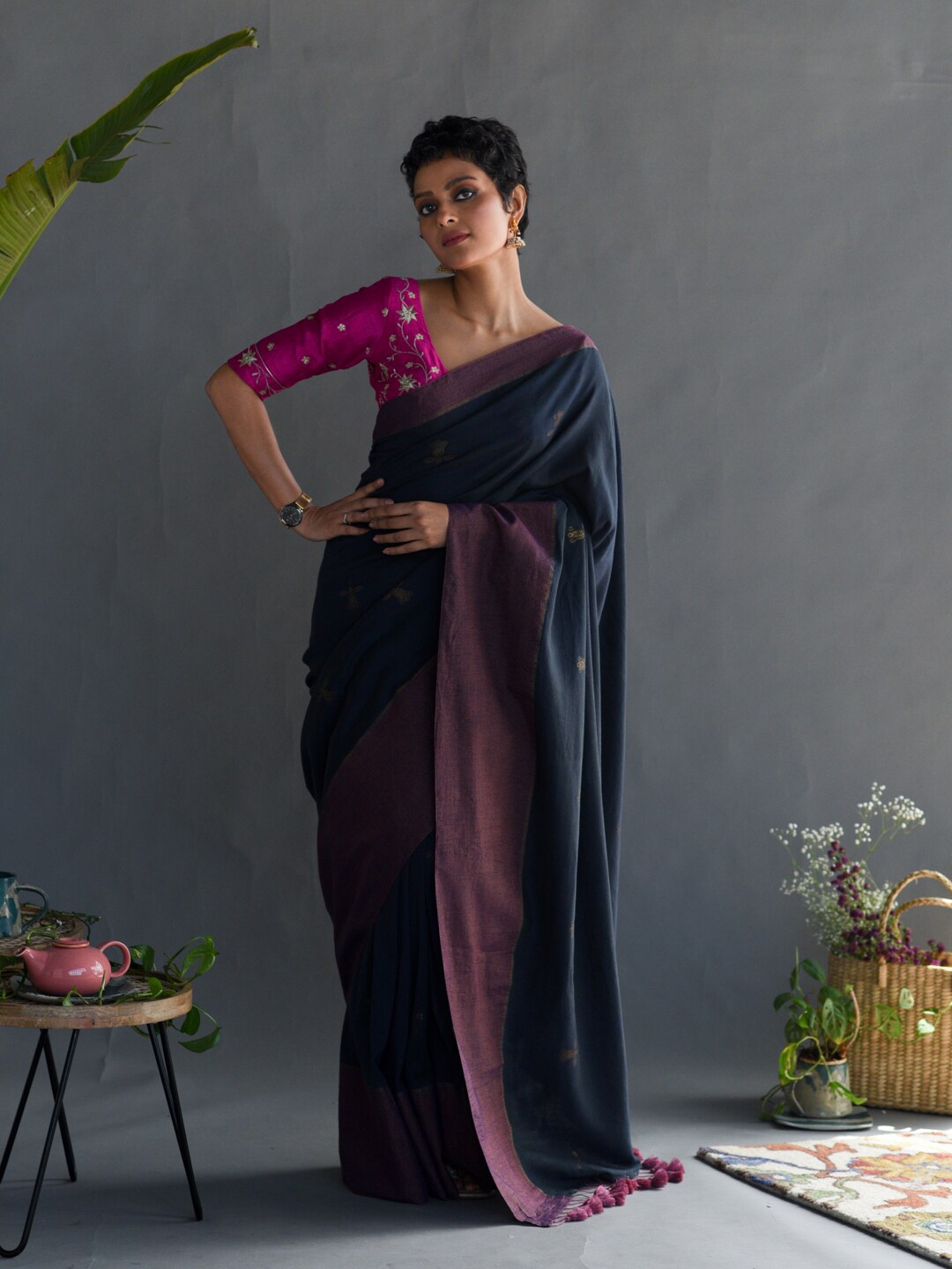 

Suta Floral Woven Design Zari Pure Cotton Saree, Navy blue