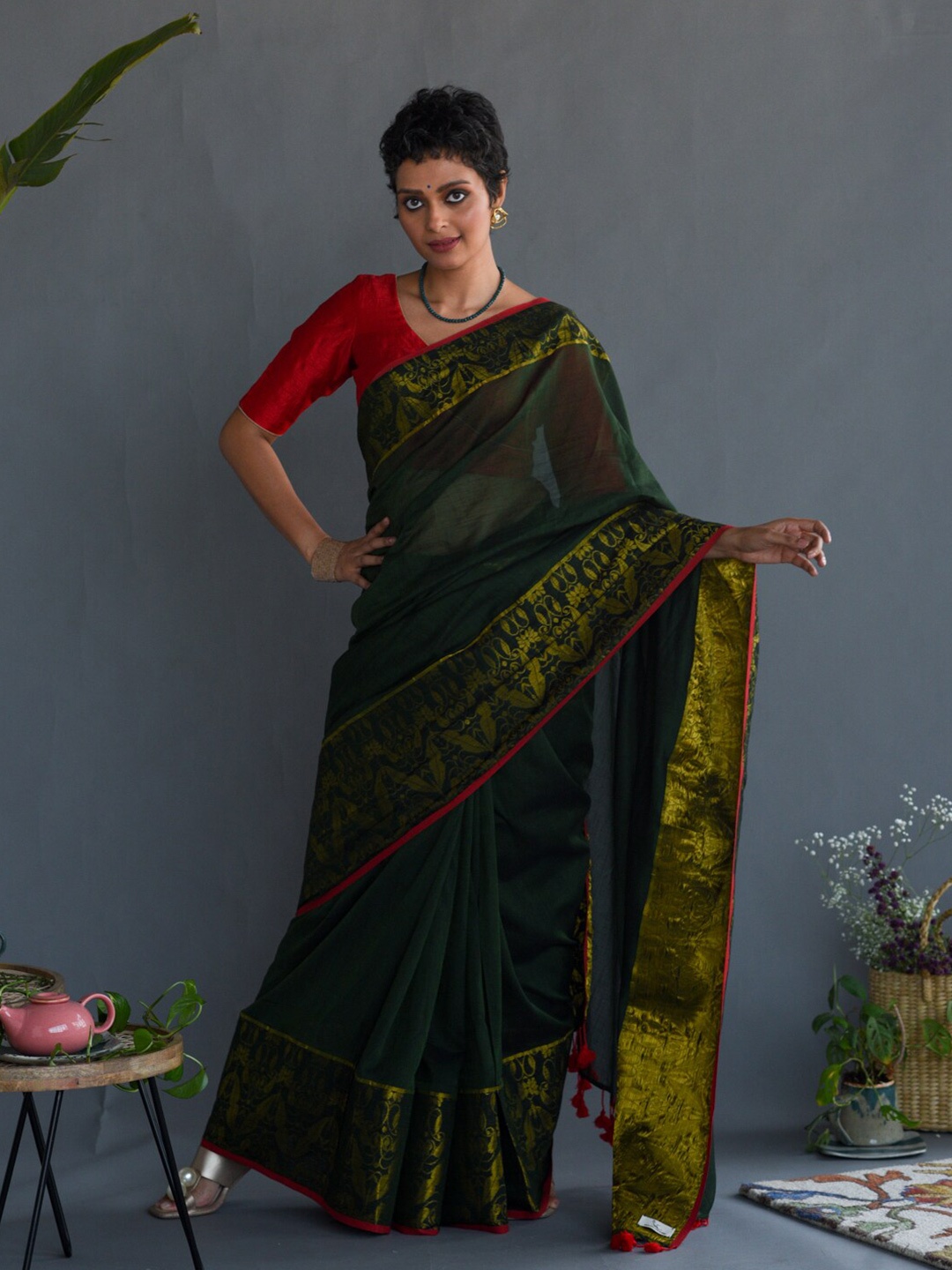 

Suta Green & Red Zari Pure Cotton Saree