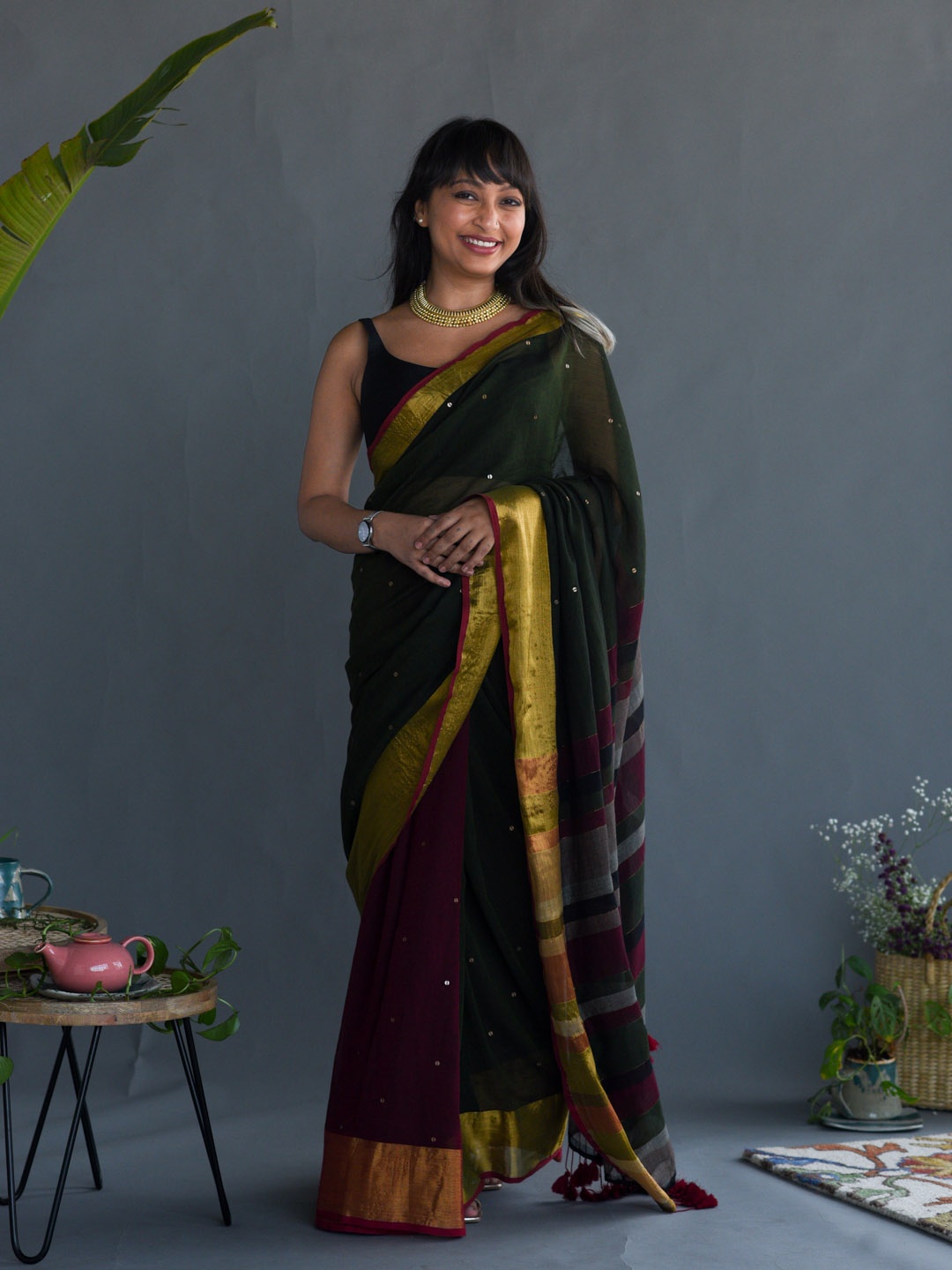 

Suta Zari Embellished Pure Cotton Saree, Green