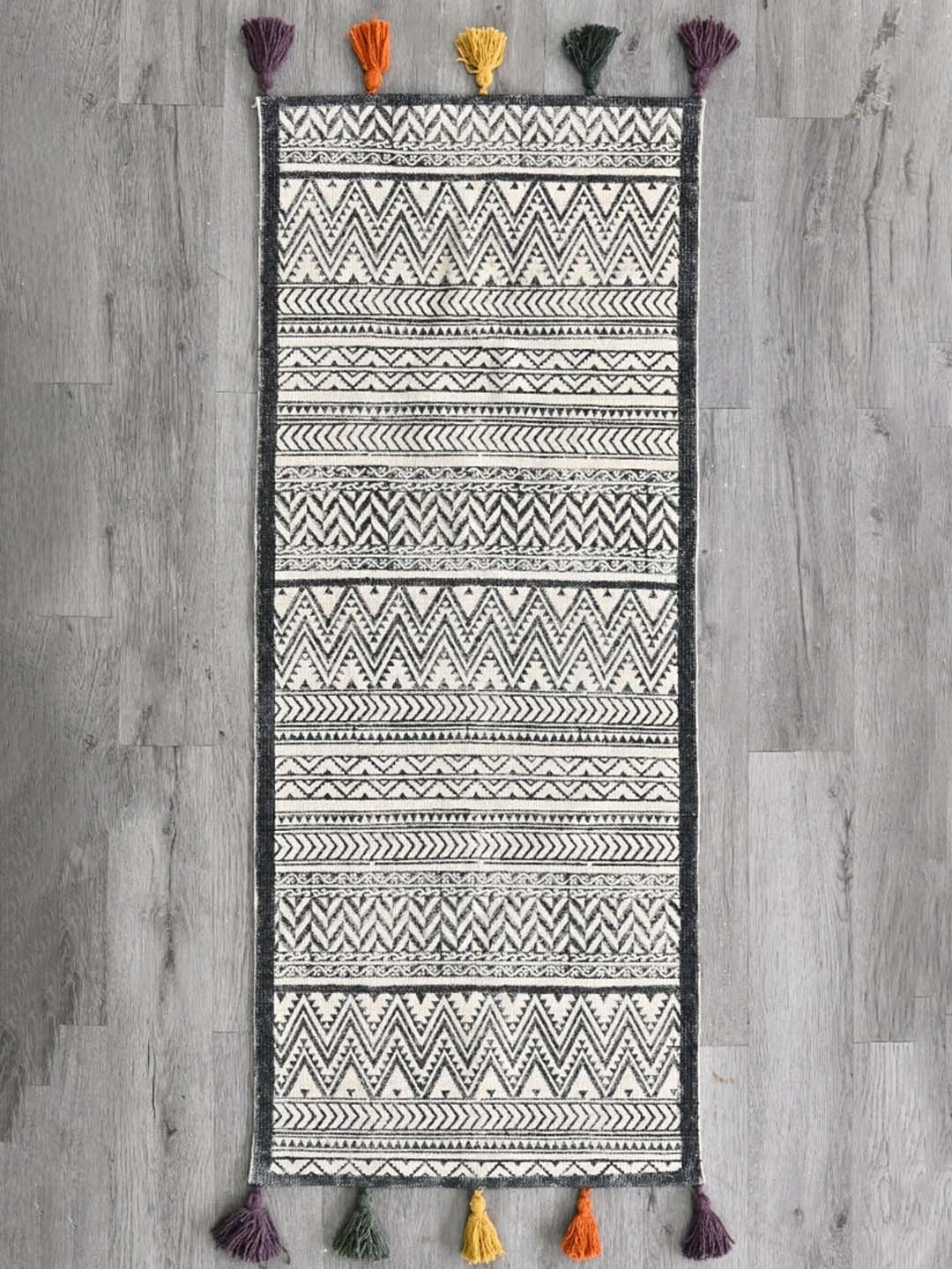 

Art Avenue Kelsey White & Black Geometric Printed Pure Cotton Rectangular Floor Runner