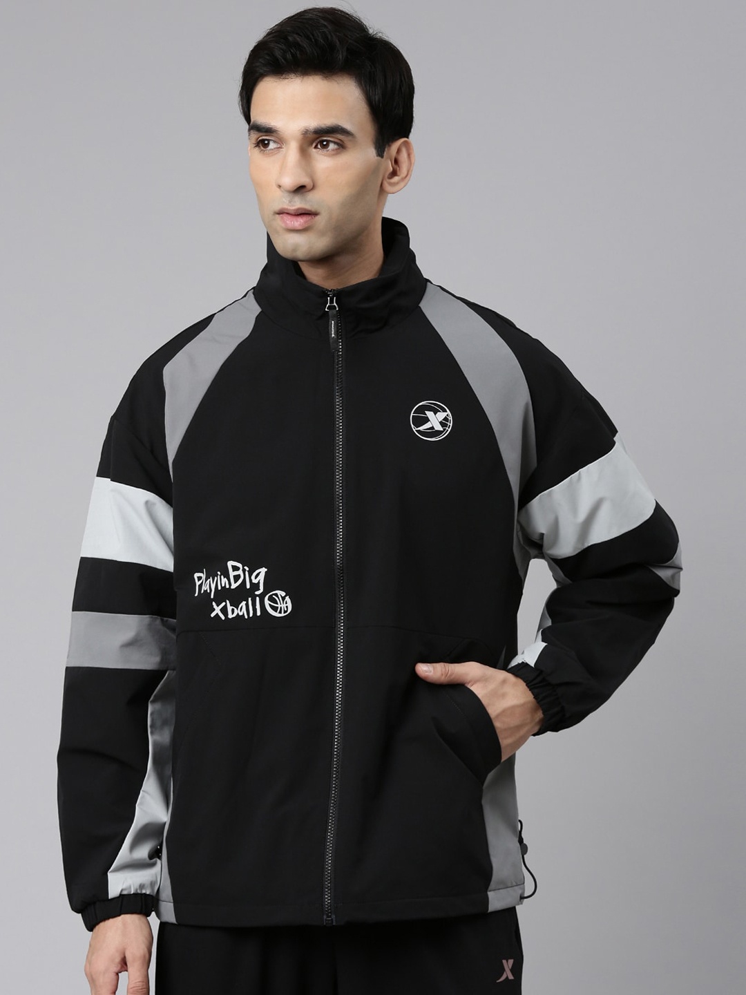 

Xtep Colourblocked Windcheater Sporty Jacket, Black