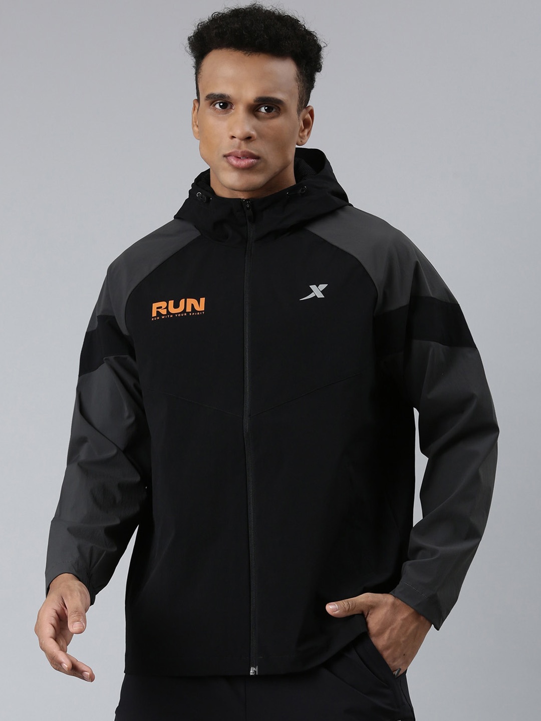 

Xtep Colourblocked Windcheater Sporty Jacket, Black