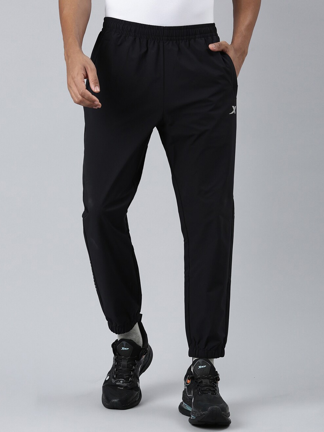 

Xtep Men Regular-Fit Joggers, Black