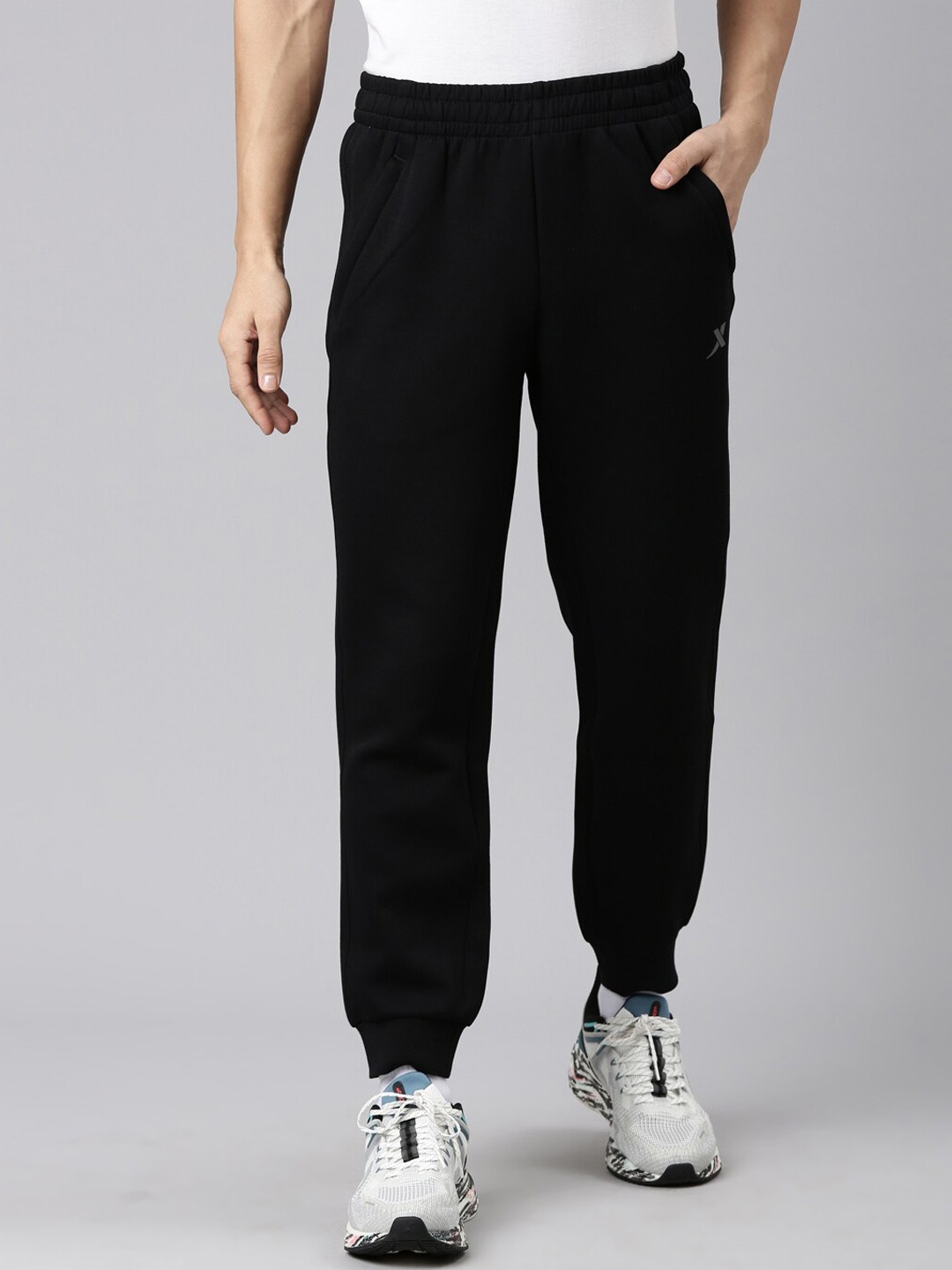 

Xtep Men Regular-Fit Joggers, Black