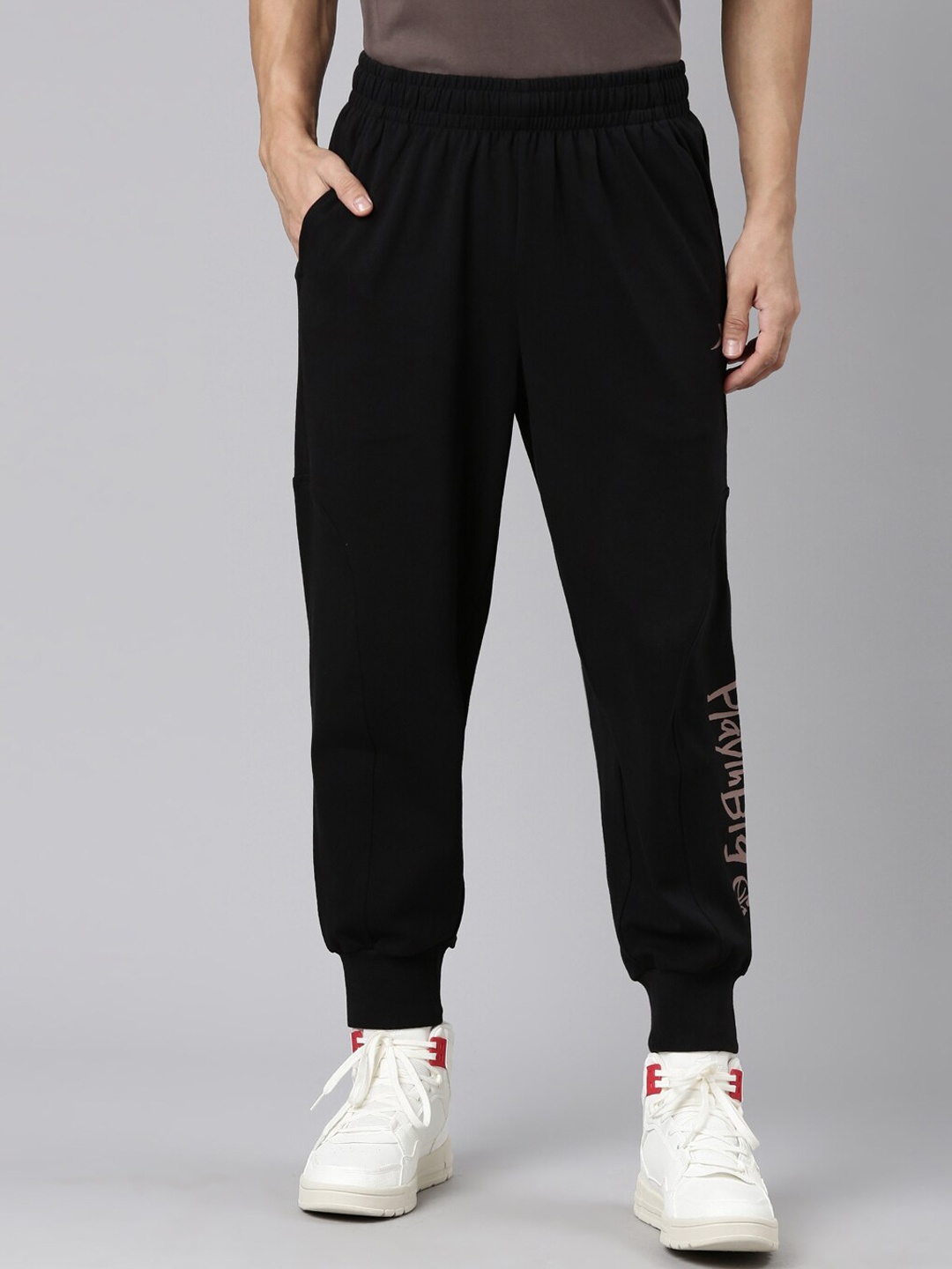 

Xtep Men Mid Rise Relaxed Fit Joggers, Black