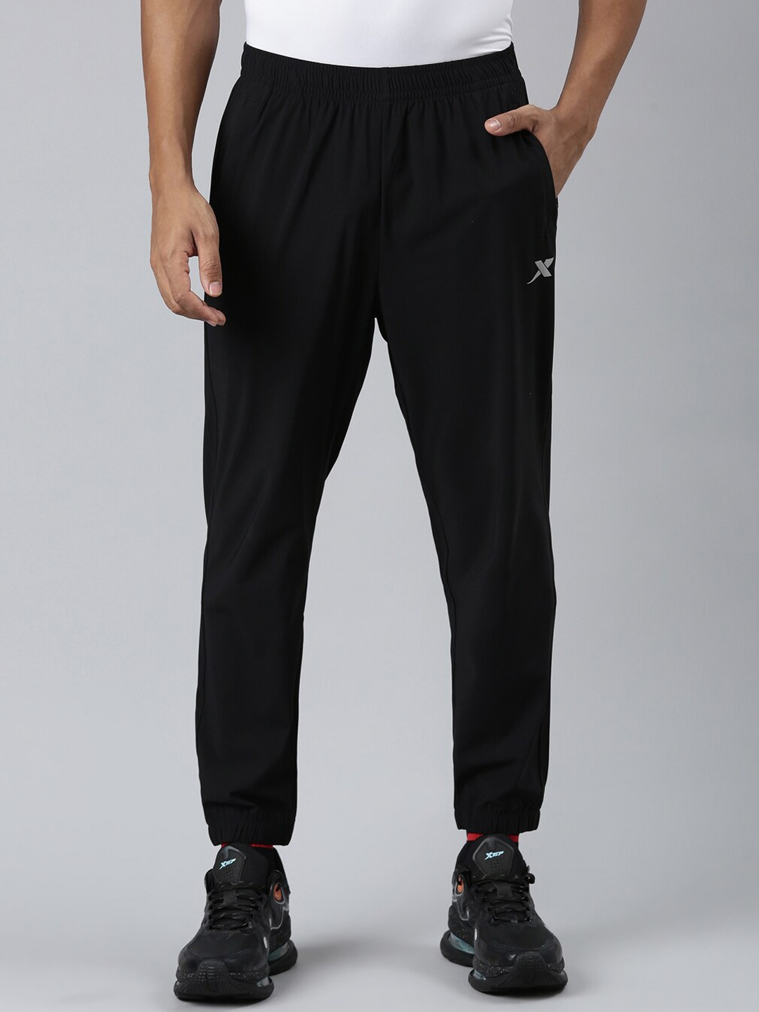 

Xtep Men Regular-Fit Joggers, Black
