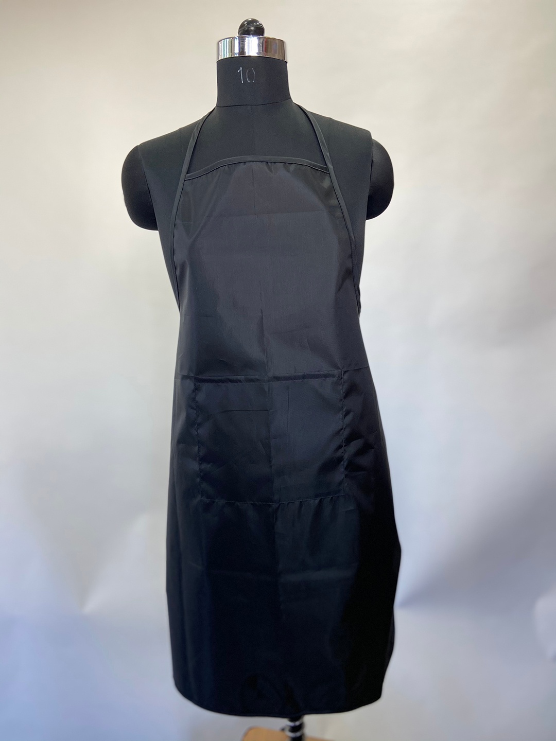 

Lushomes Black 10-Pieces Waterproof Apron With Pocket