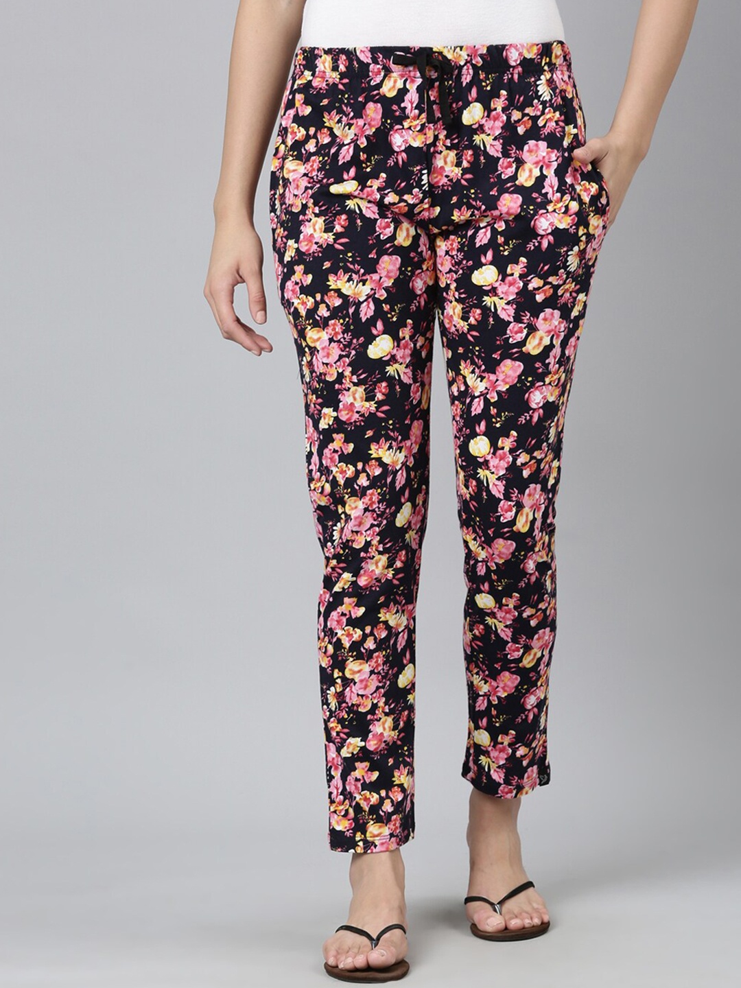 

TWIN BIRDS Women Floral Printed Pure Cotton Straight Lounge Pants, Black