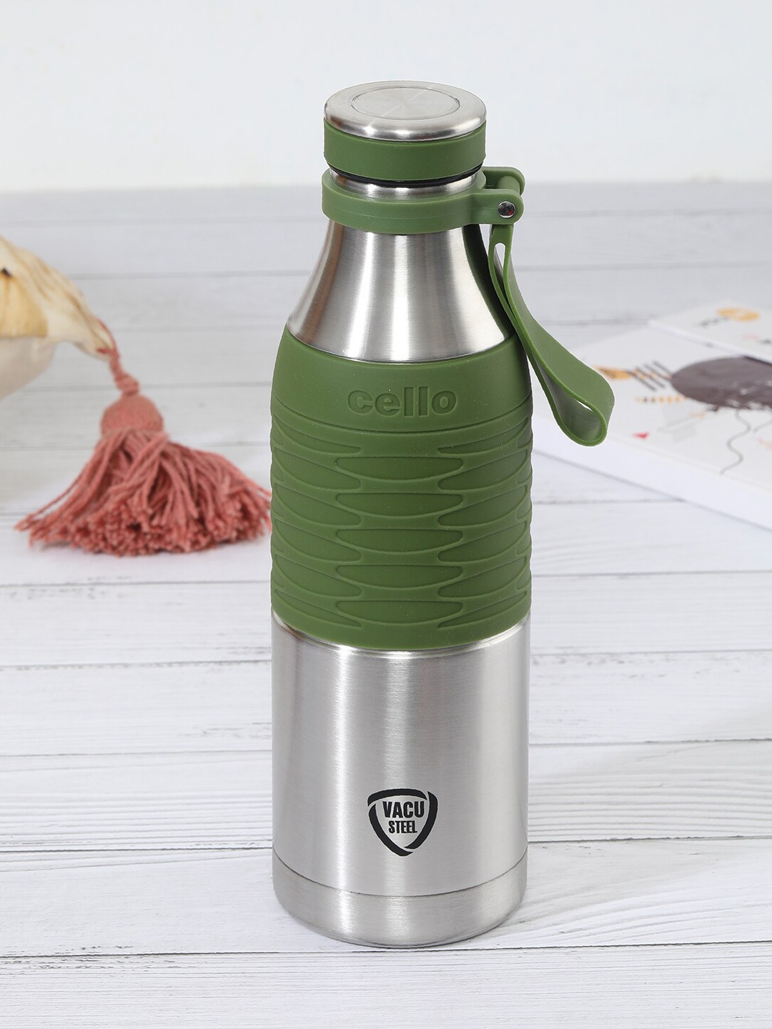 

Cello Grip Max Green Stainless Steel Vacuum Insulated Anti-Slip Grip Flask - 600 ML
