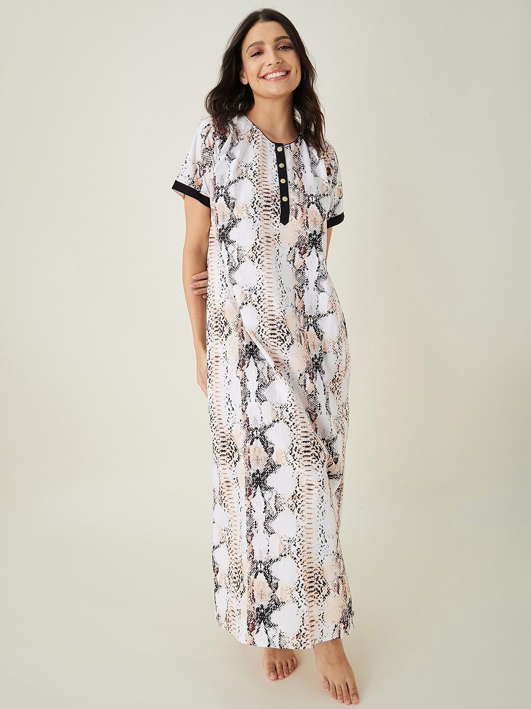 

The Kaftan Company White And Black Abstract Printed Pure Cotton Maxi Nightdress
