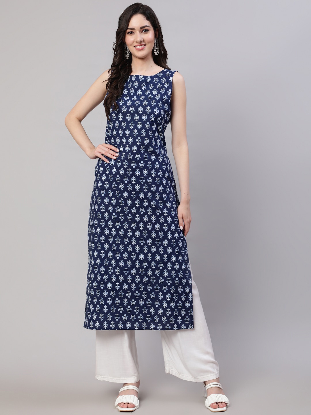 

Nayo Blue & White Floral Printed Round Neck Regular Cotton Kurta