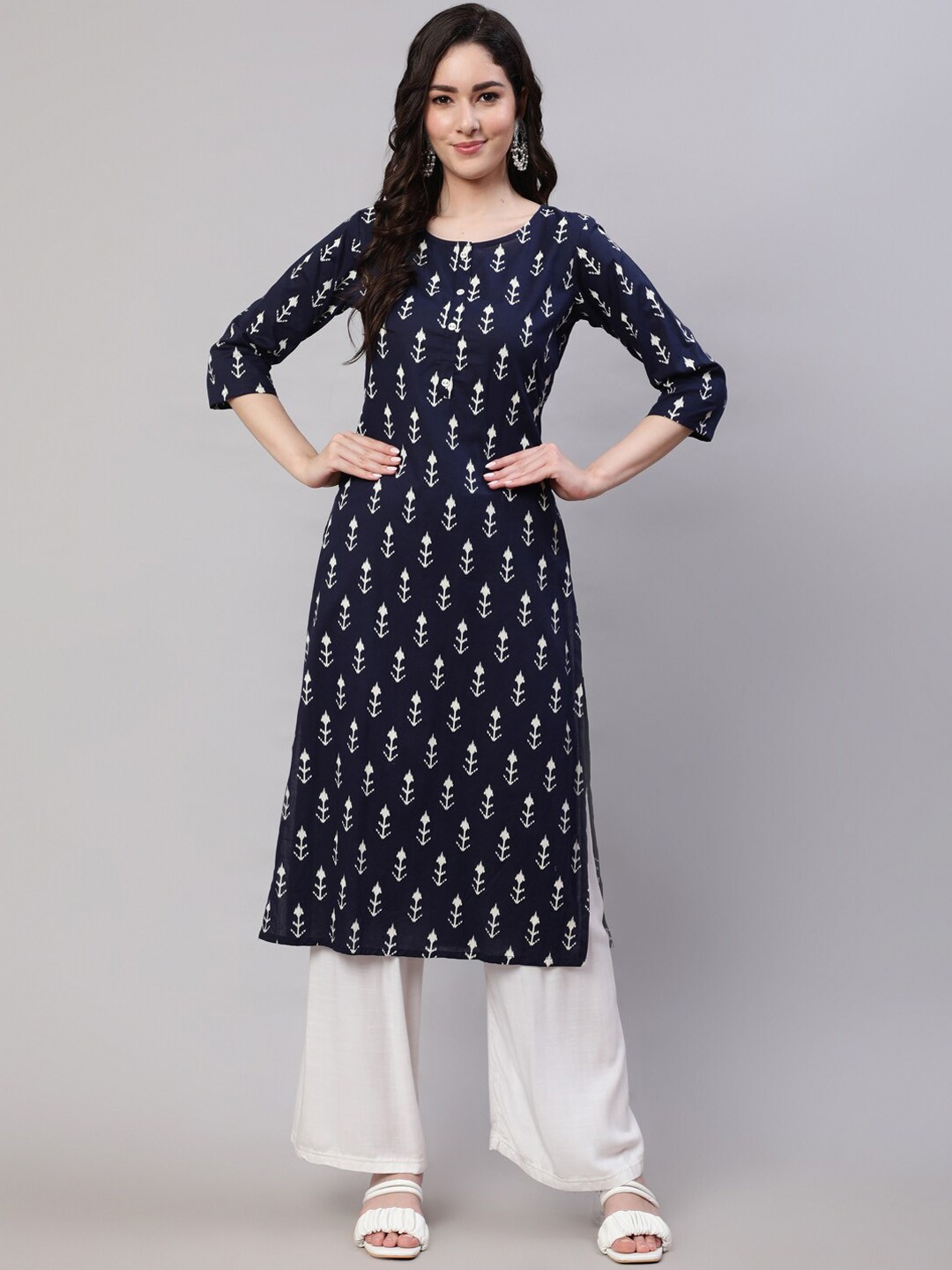 

Nayo Navy Blue and White Ethnic Motifs Printed Round Neck Cotton Kurta
