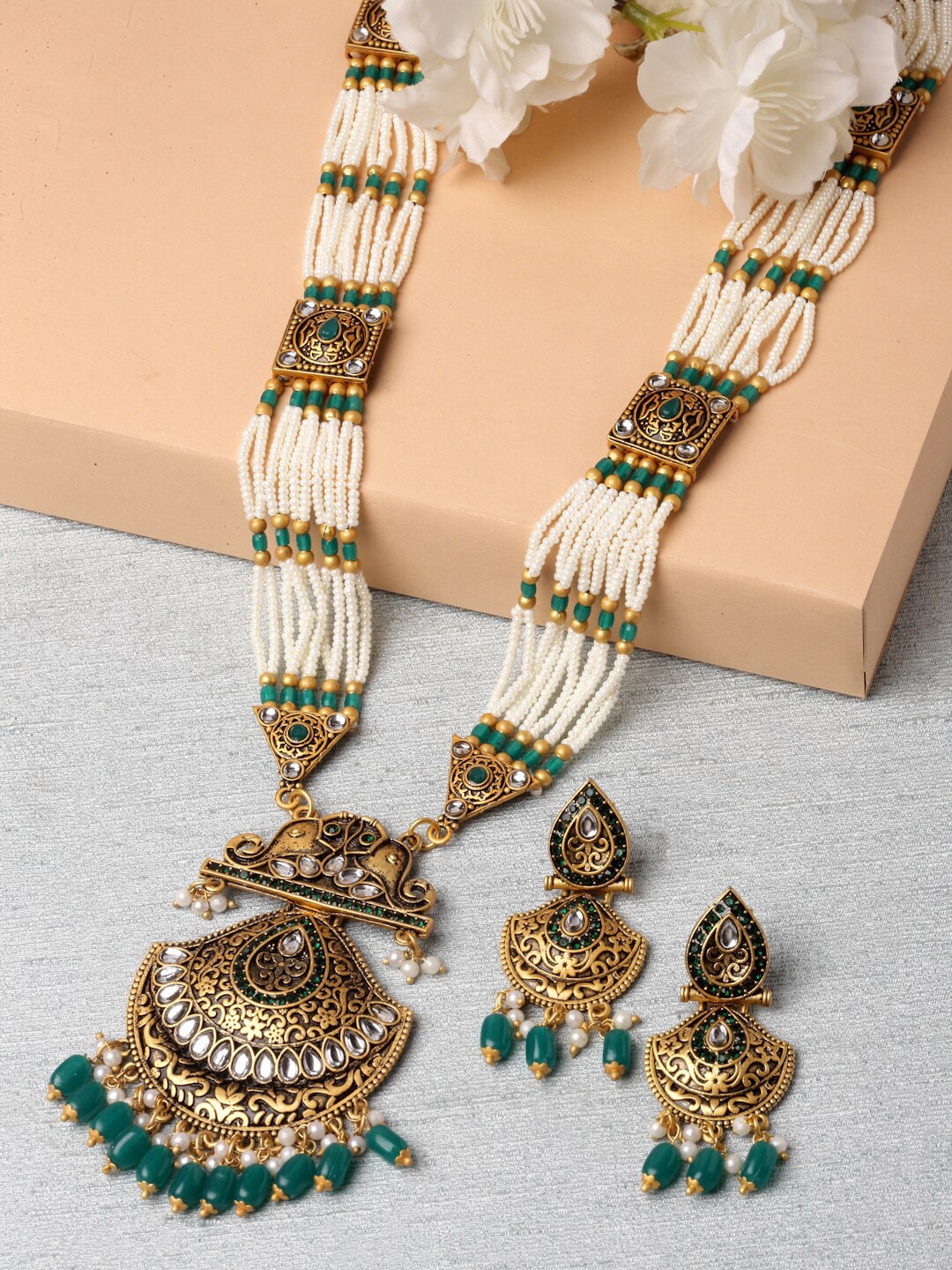 

ZENEME Gold-Plated Kundan-Studded & Beaded Jewellery Set