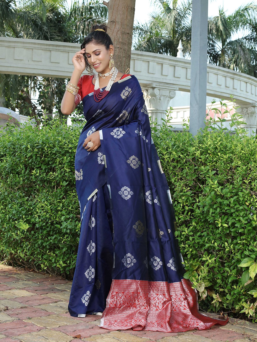 

Fab Viva Ethnic Motifs Woven Design Zari Banarasi Saree, Blue