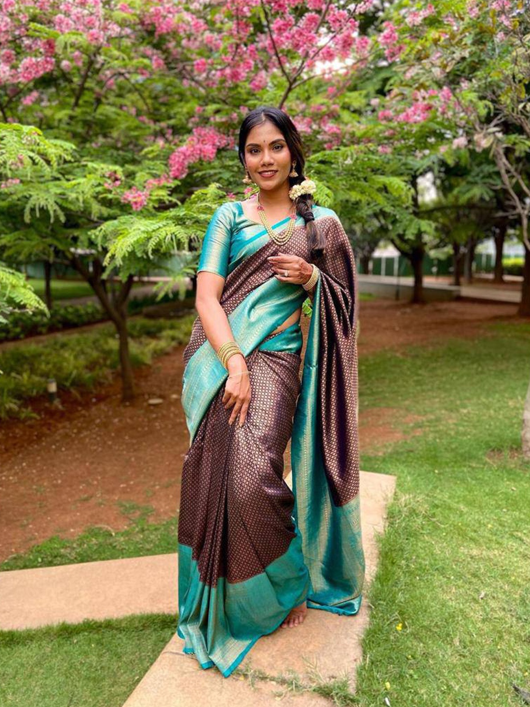 

Fab Viva Ethnic Motifs Woven Design Zari Silk Blend Banarasi Saree, Navy blue