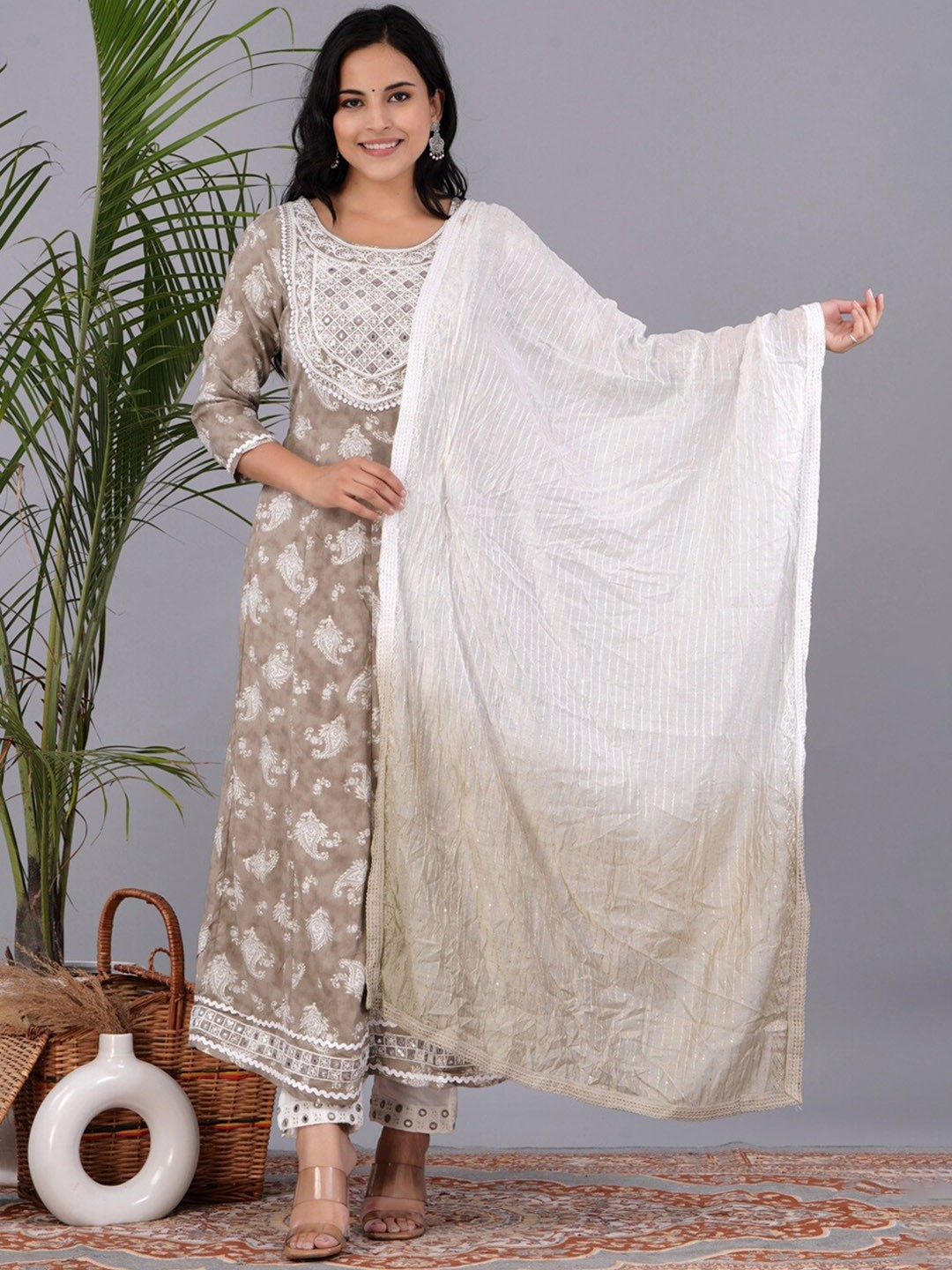 

UNISETS Embroidered Regular Kurta with Trousers & Dupatta, Grey