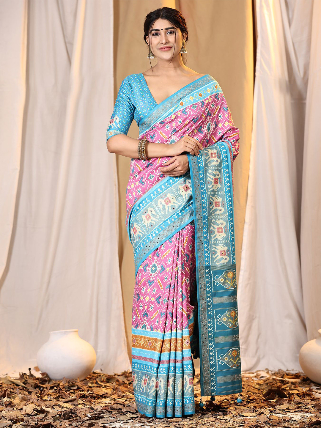 

Phenav Ethnic Motifs Printed Zari Pure Silk Saree, Pink