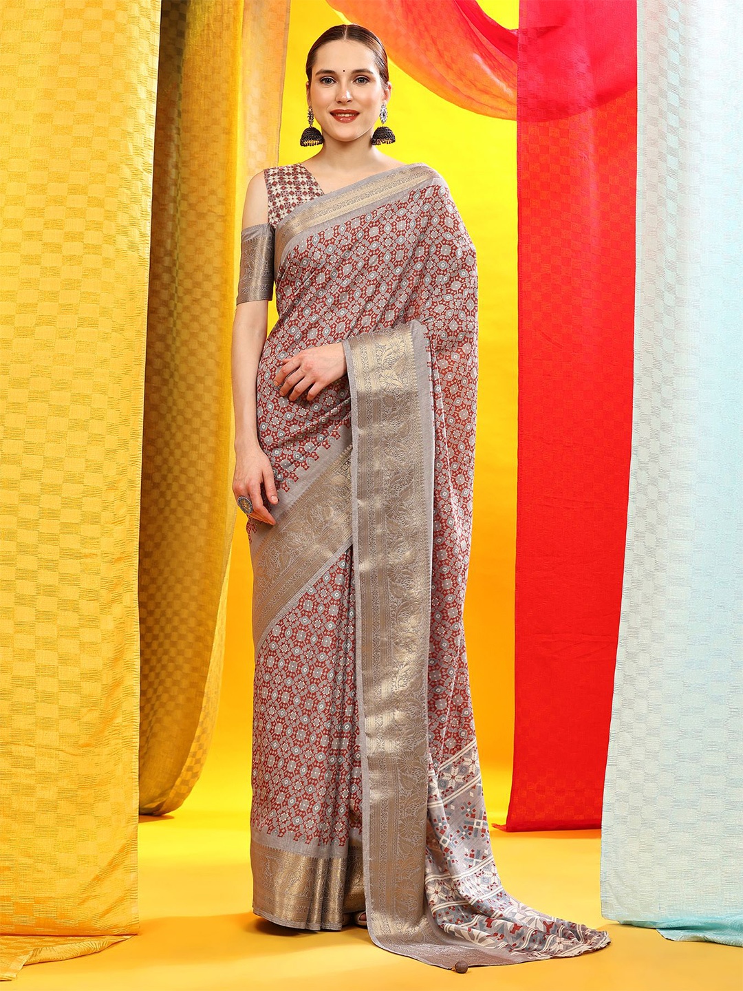 

Phenav Ethnic Motifs Zari Pure Silk Saree, Grey