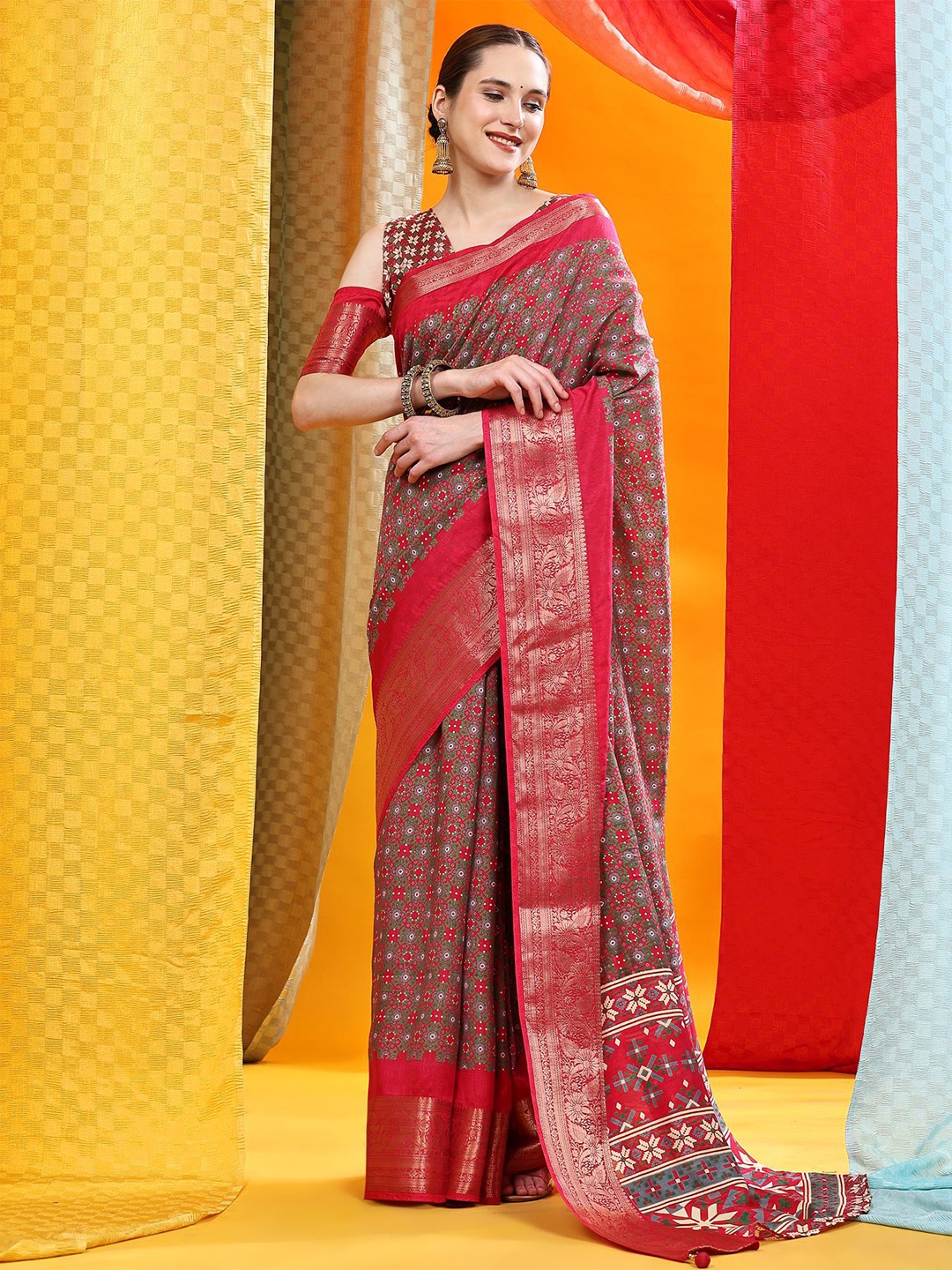

Phenav Ethnic Motifs Zari Pure Silk Saree, Red