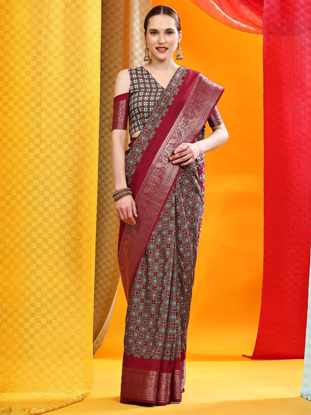 

Phenav Ethnic Motifs Zari Pure Silk Saree, Maroon