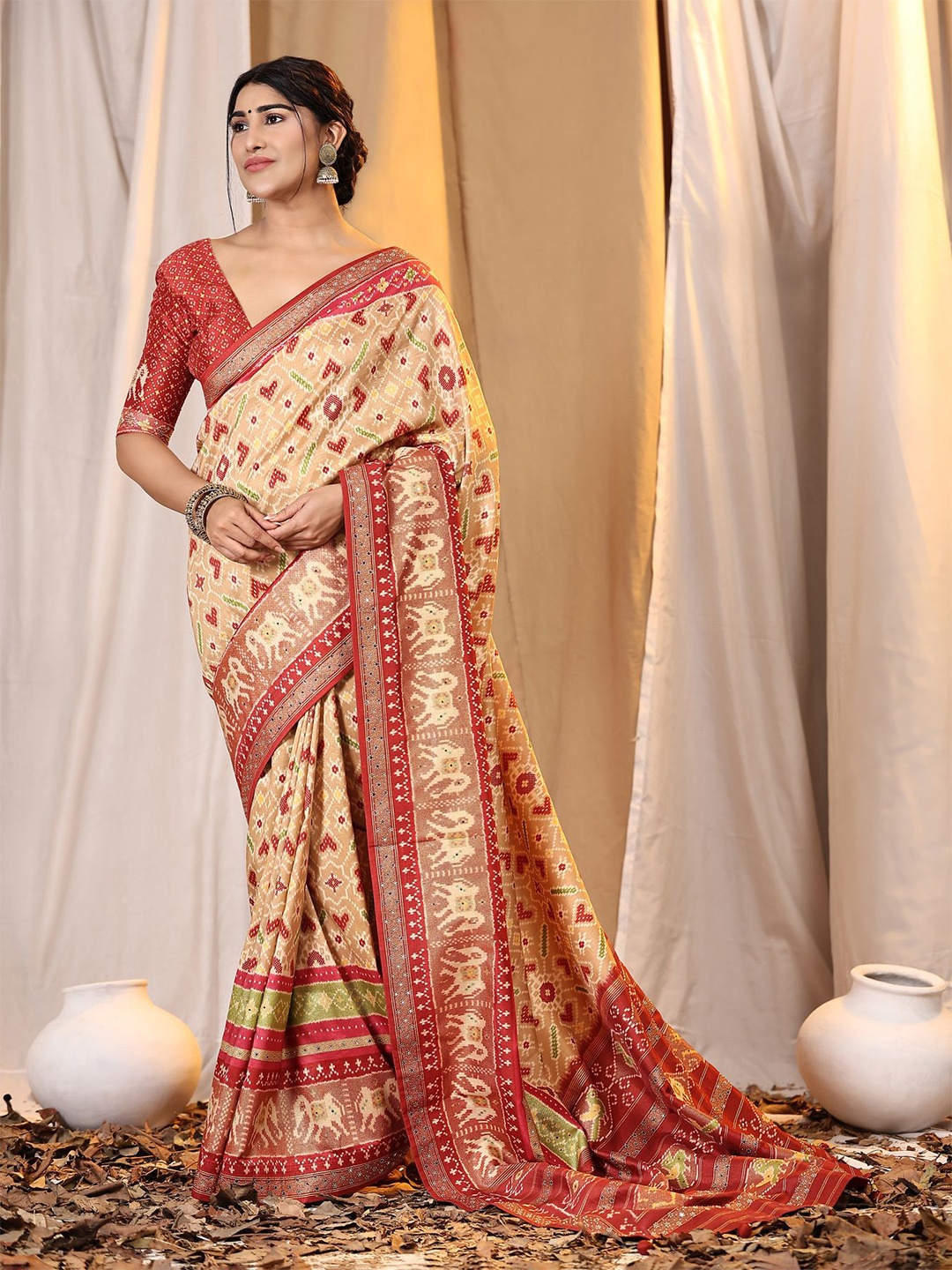 

Phenav Ethnic Motifs Embroidered Sequinned Pure Silk Saree, Brown