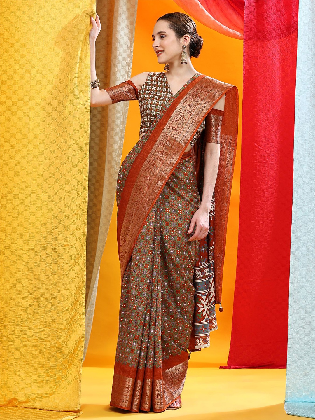 

Phenav Ethnic Motifs Zari Pure Silk Saree, Brown