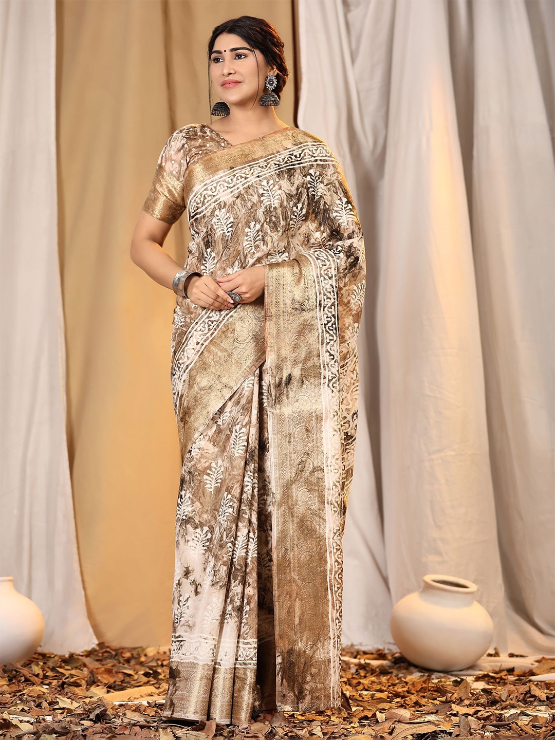 

Phenav Floral Zari Pure Silk Saree, Brown