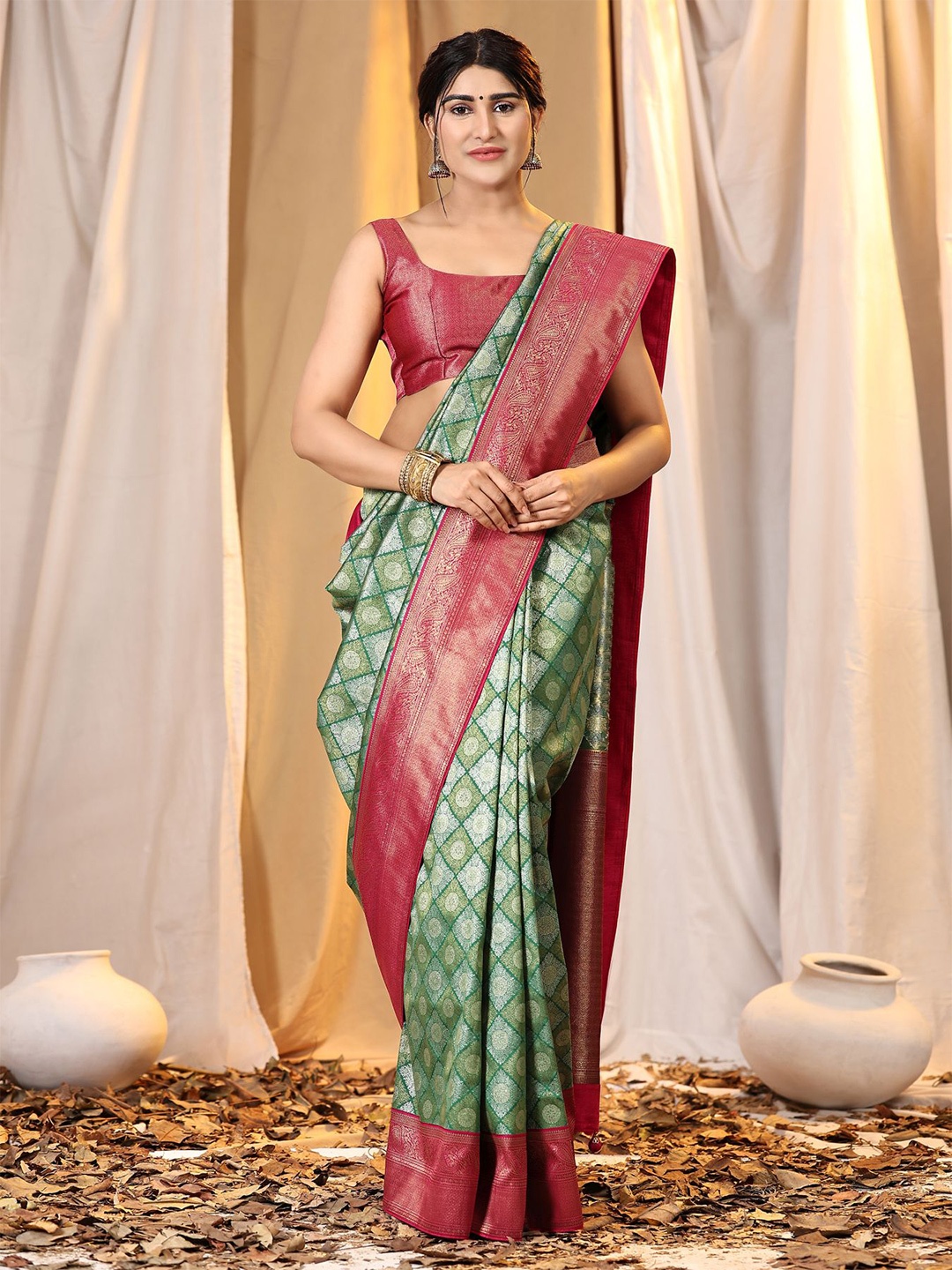 

Phenav Woven Design Zari Pure Silk Kanjeevaram Saree, Green
