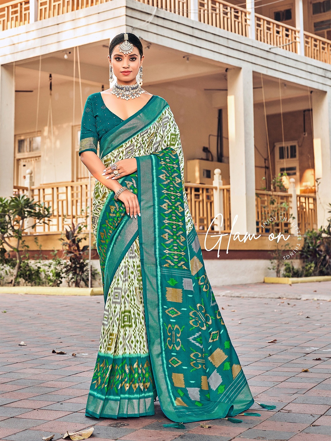 

Mitera Geometric Woven Design Zari Ikat Saree, Off white