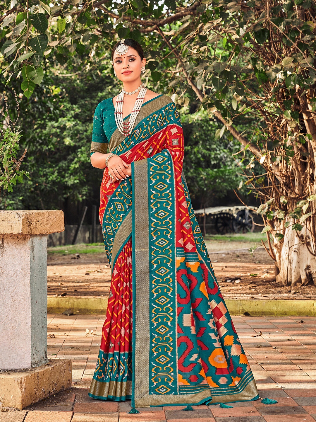 

Mitera Ethnic Motifs Zari Silk Cotton Ikat Saree, Red
