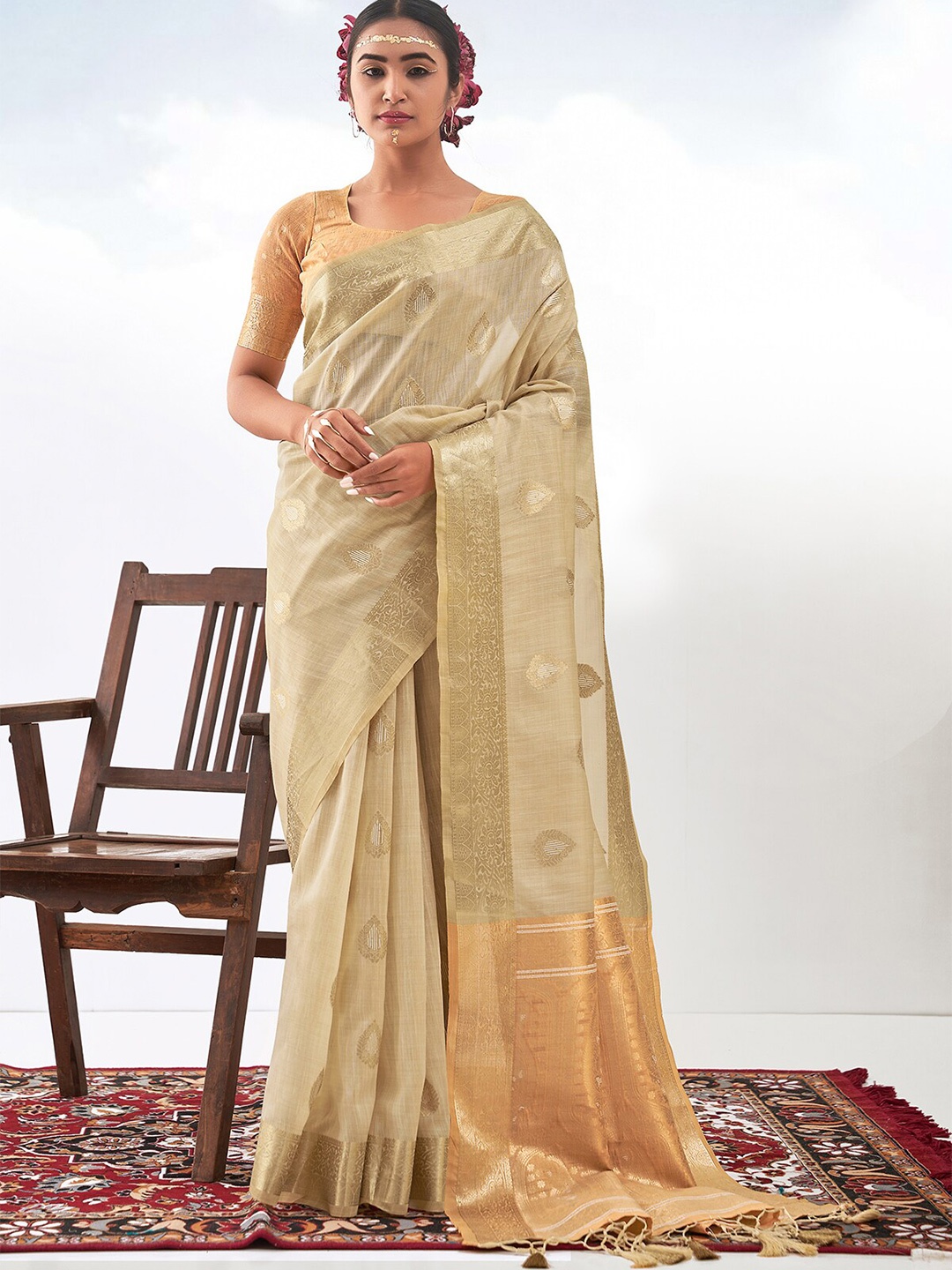 

Mitera Cream Woven Design Zari Art Silk Banarasi Saree