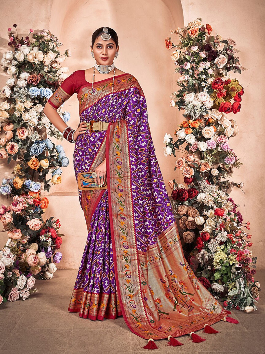 

Mitera Ethnic Motifs Printed Zari Saree, Purple