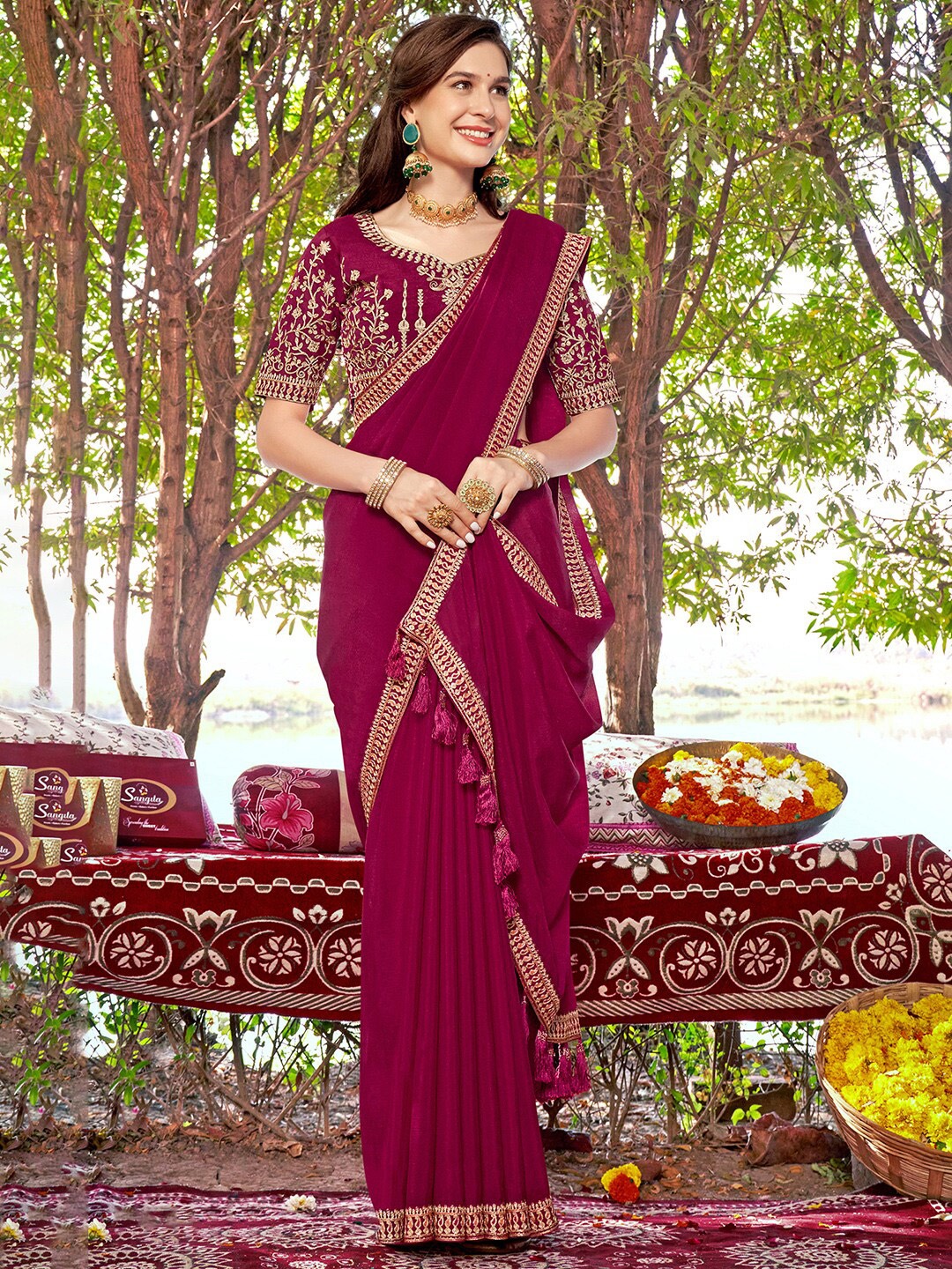 

Saree mall Magenta & Gold-Toned Embroidered Border Silk Blend Sarees