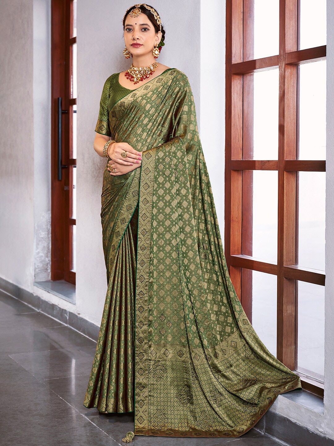 

Saree mall Floral Woven Design Zari Silk Banarasi Sarees, Green