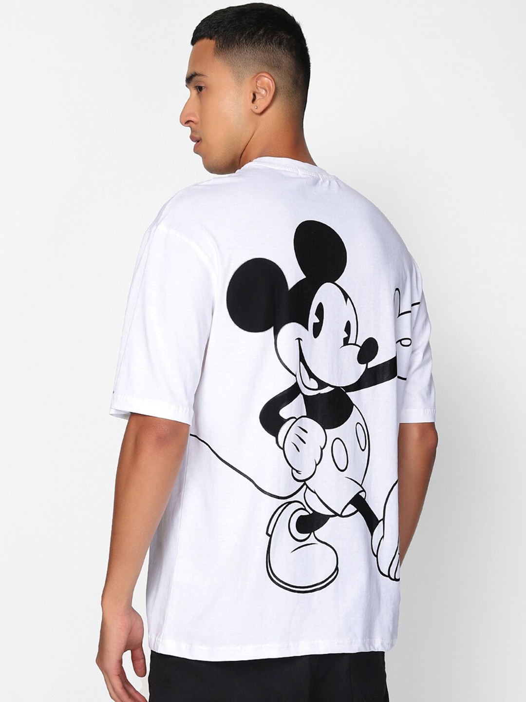 

Bewakoof Plus Size Official Disney Merchandise Mickey Move Graphic Print Oversized T-shirt, White