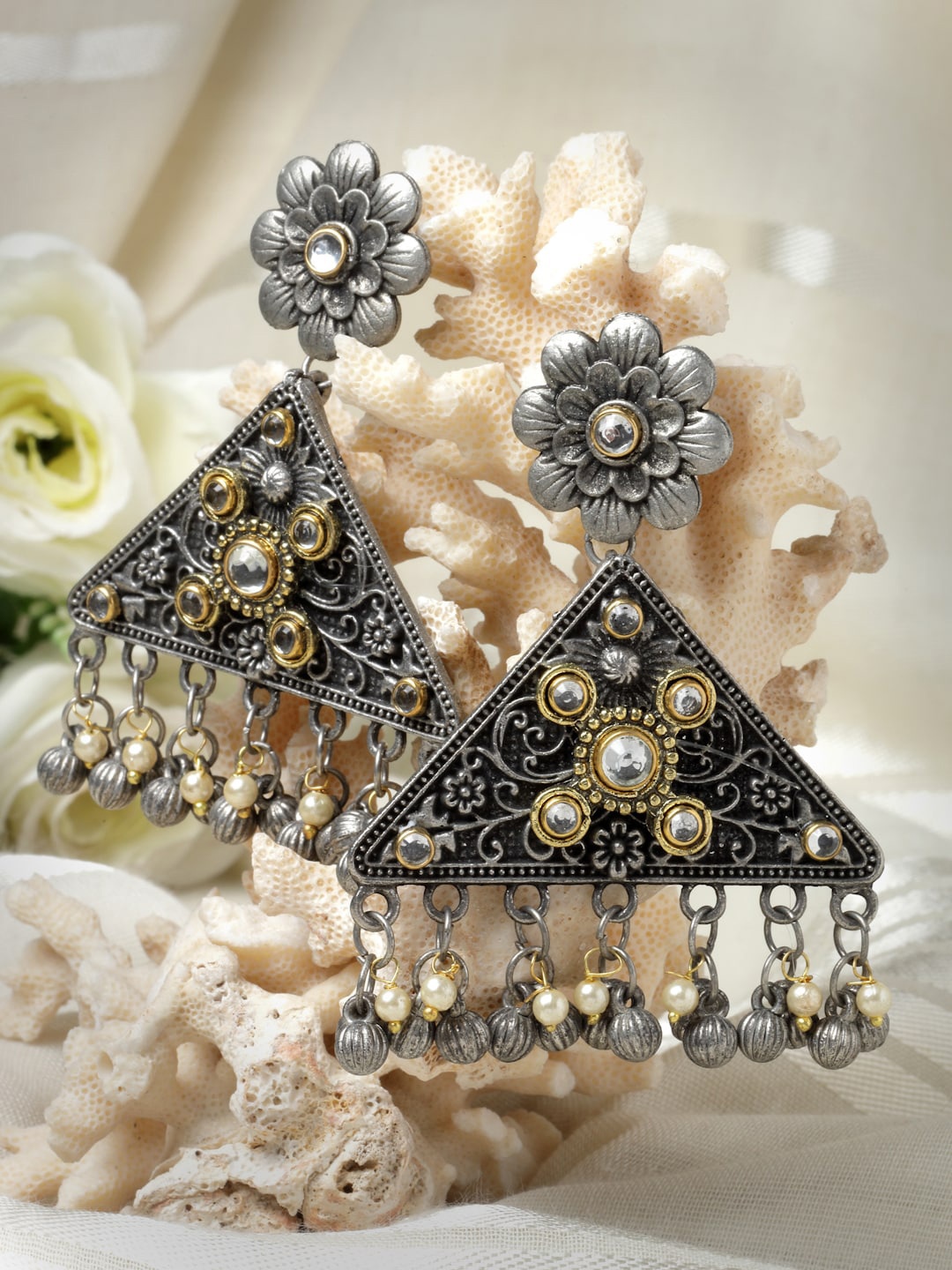 

Moedbuille Silver-Plated Kundan & Pearls Geometric Shaped Drop Earrings, Metallic