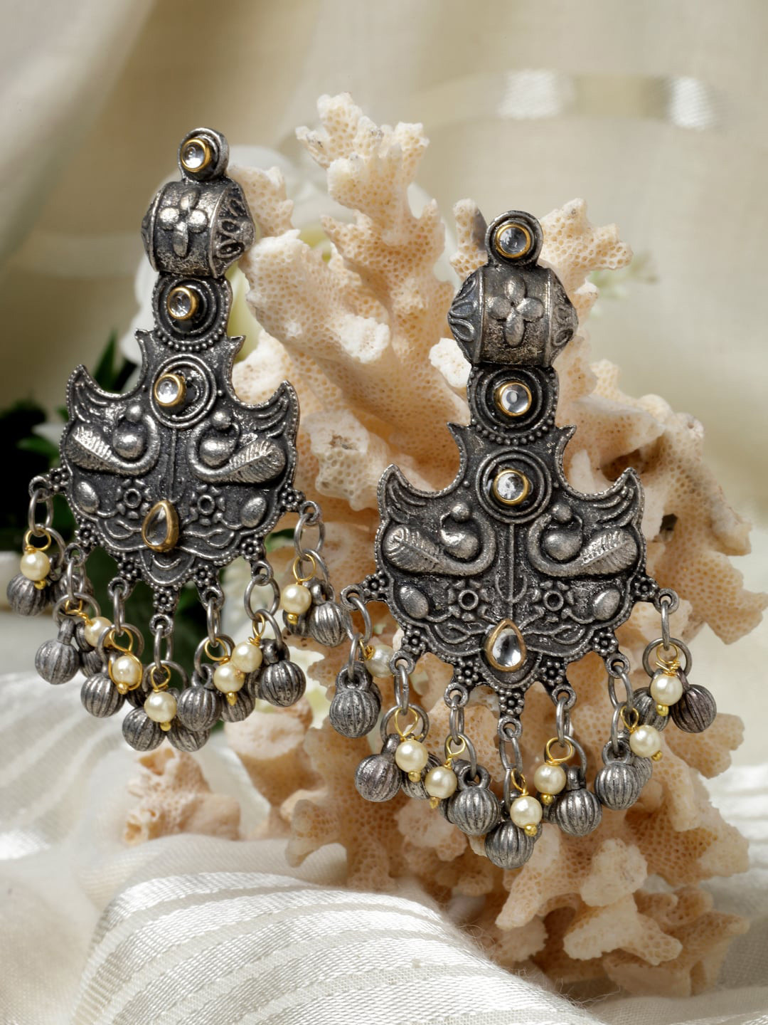 

Moedbuille Silver-Plated Kundan & Pearls Crescent Shaped Drop Earrings