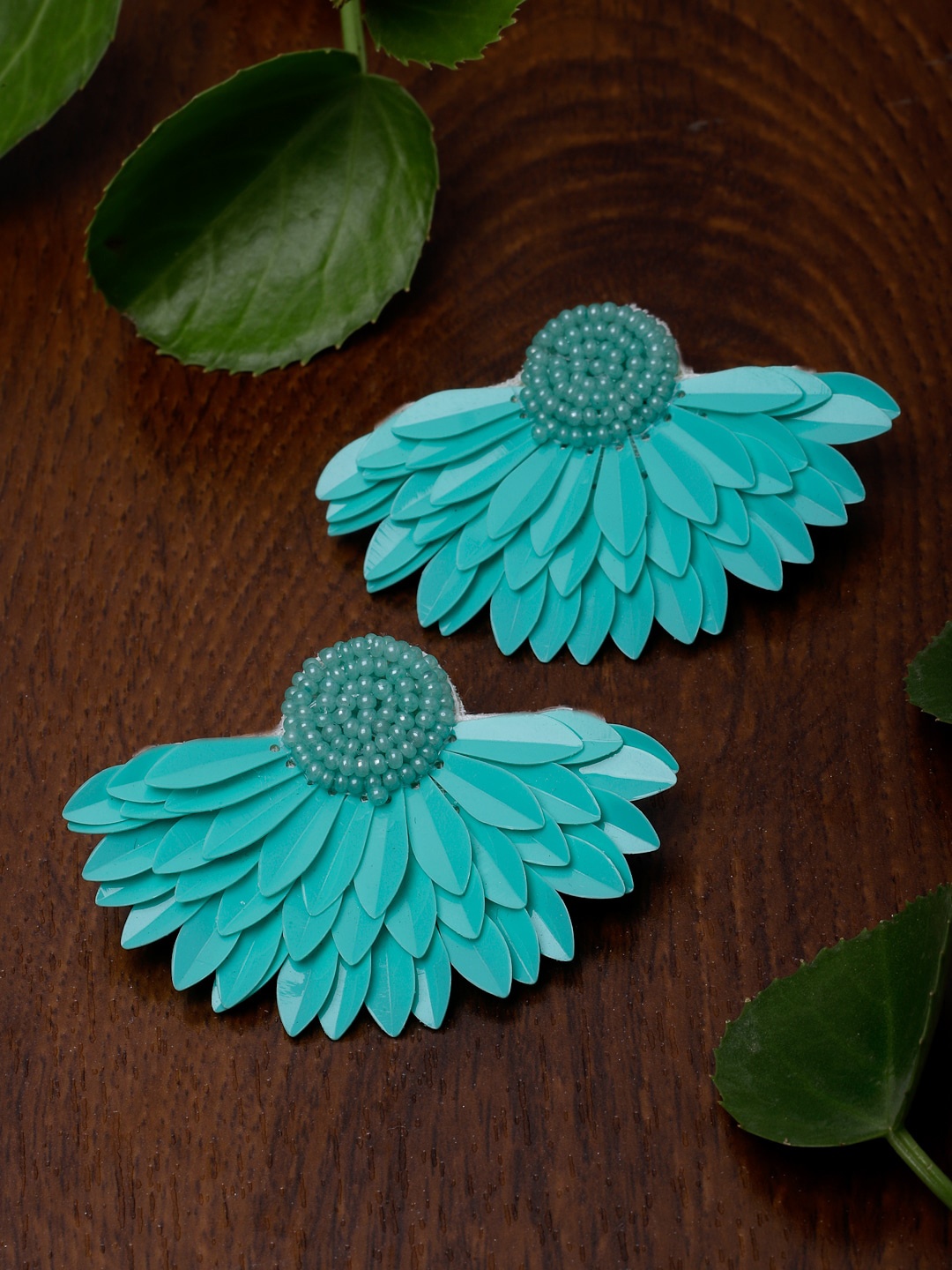 

Moedbuille Silver-Plated Floral Shaped Drop Earrings