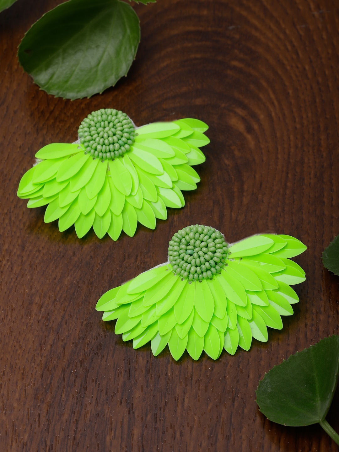 

Moedbuille Silver-Plated Floral Shaped Drop Earrings