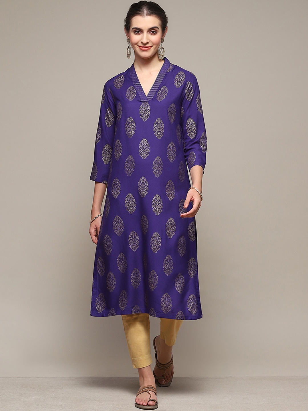 

Biba Ethnic Motifs Printed V-Neck Straight Kurta, Purple