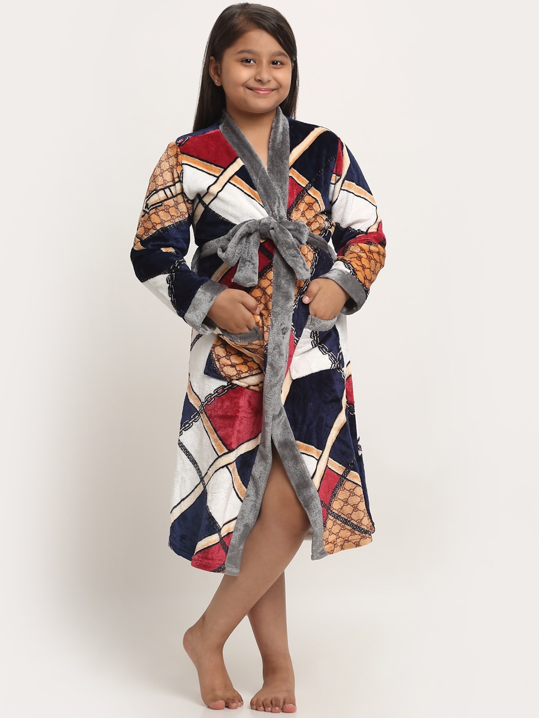 

KLOTTHE Girls Grey & Black Printed Woolen Bath Robe