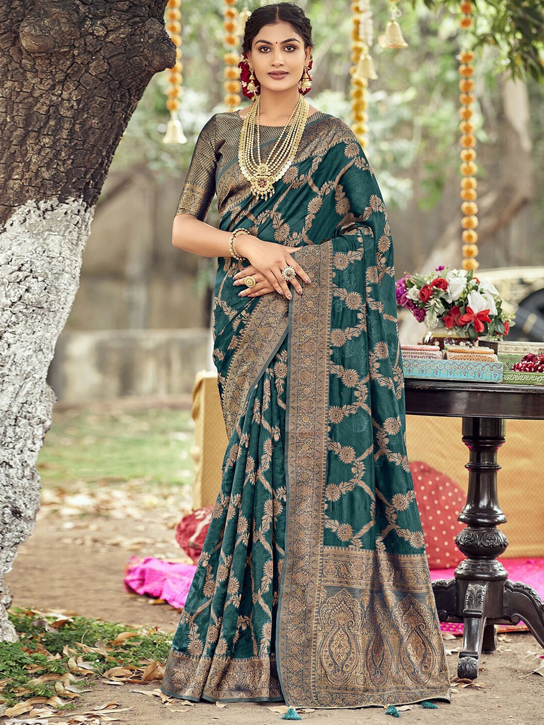 

Mitera Teal Green & Gold-Toned Woven Design Zari Tissue Saree