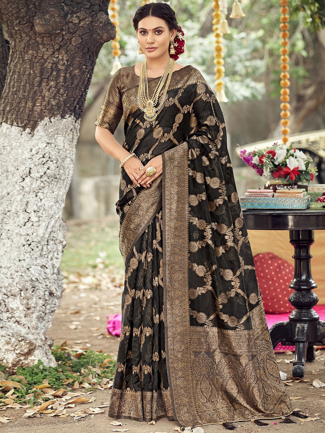 

Mitera Woven Design Zari Tissue Saree With Blouse Piece, Black
