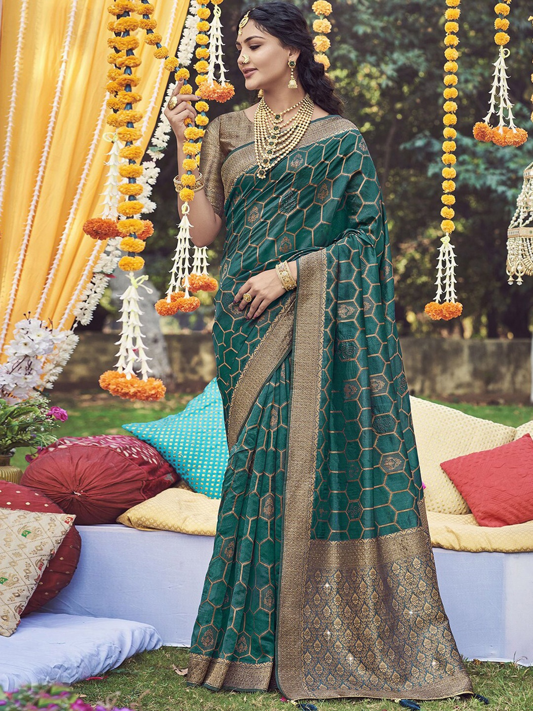 

Mitera Green & Beige Checked Woven Design Zari Tissue Saree