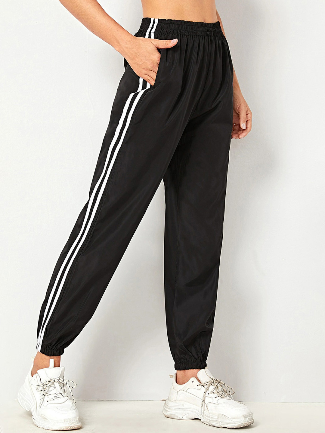 

Styched Women Mid-Rise Plain Joggers, Black