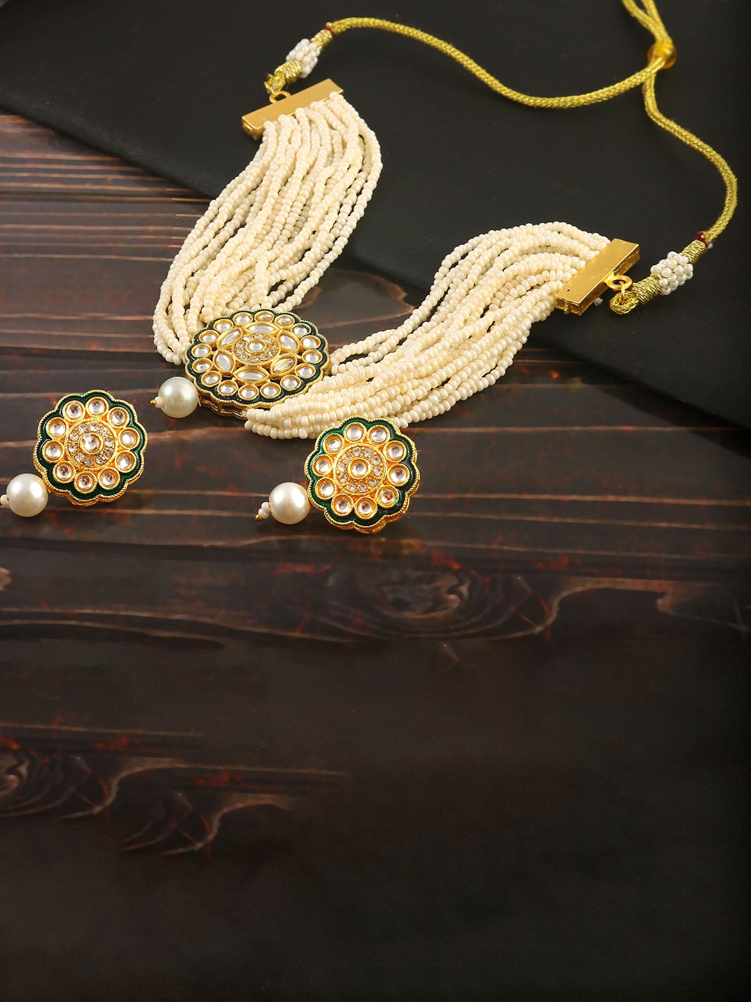 

Jewar Mandi Gold-Plated Kundan-Studded & Beaded Jewellery Set