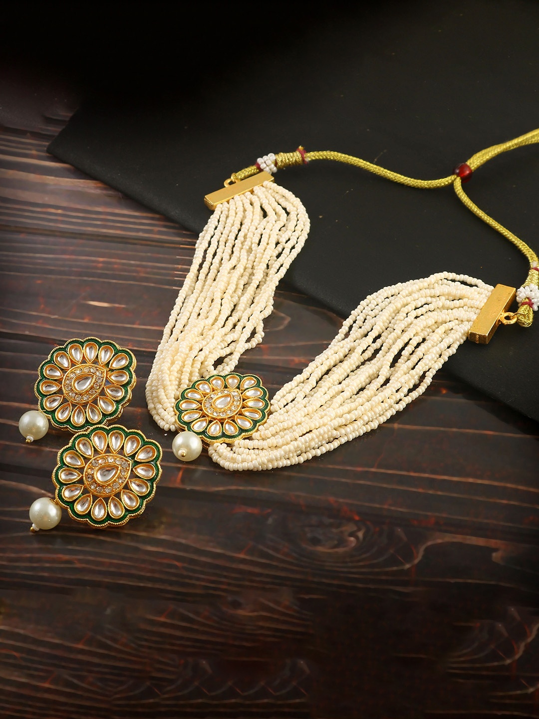 

Jewar Mandi Gold-Plated Kundan-Studded & Beaded Jewellery Set